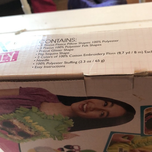 Knot -a pineapple sequin plush - Picture 7 of 8